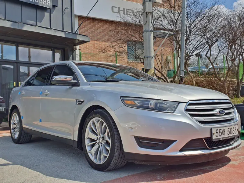 Ford Taurus