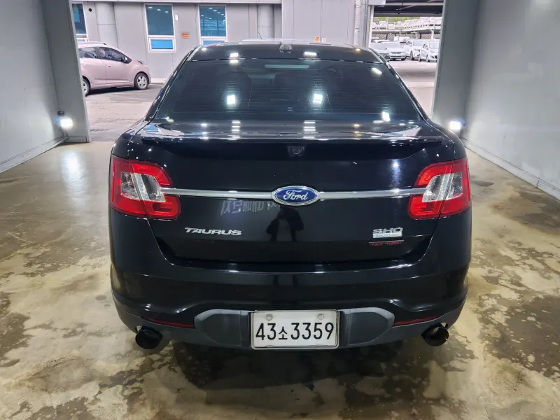 Ford Taurus