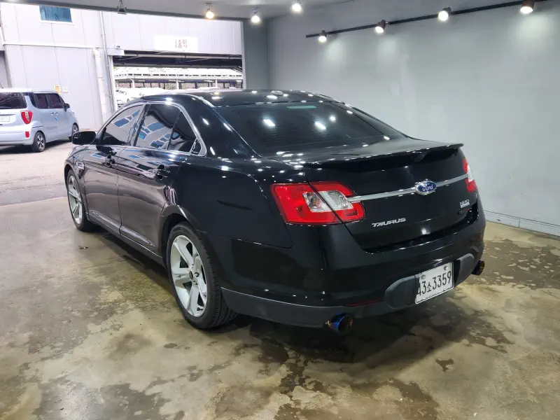 Ford Taurus