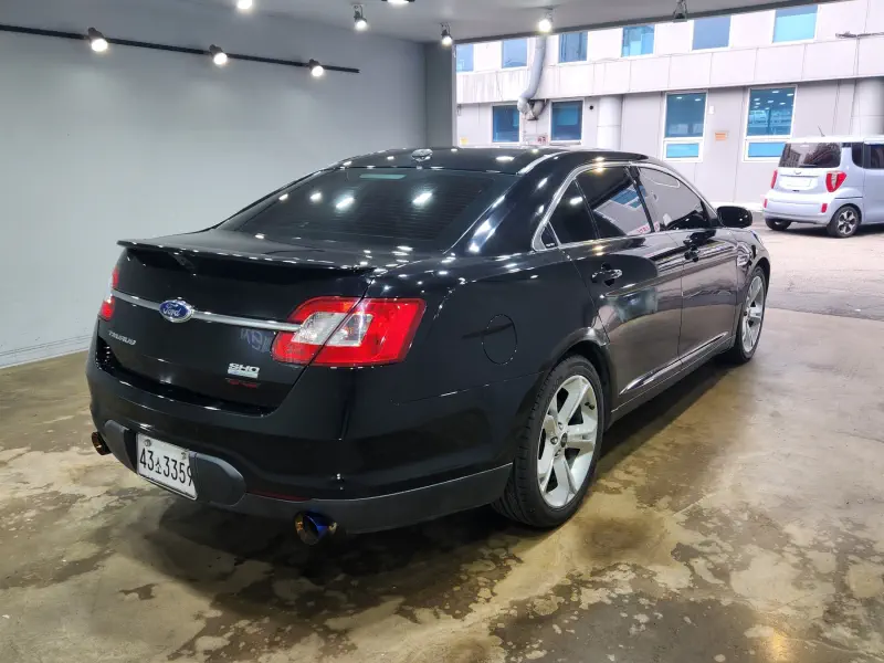 Ford Taurus
