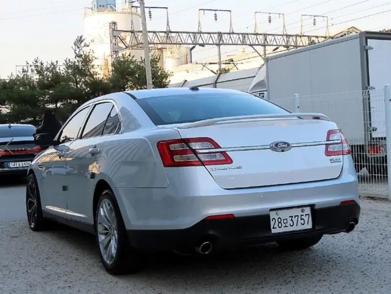 Ford Taurus