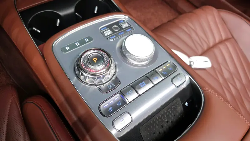 Genesis G90