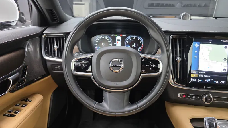 Volvo S90