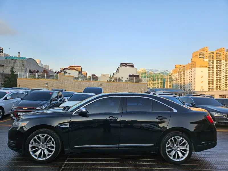 Ford Taurus