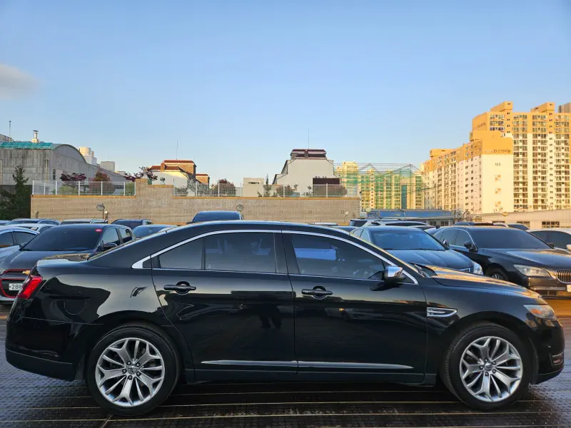 Ford Taurus