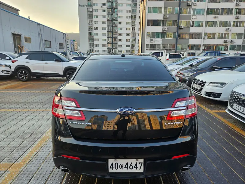 Ford Taurus