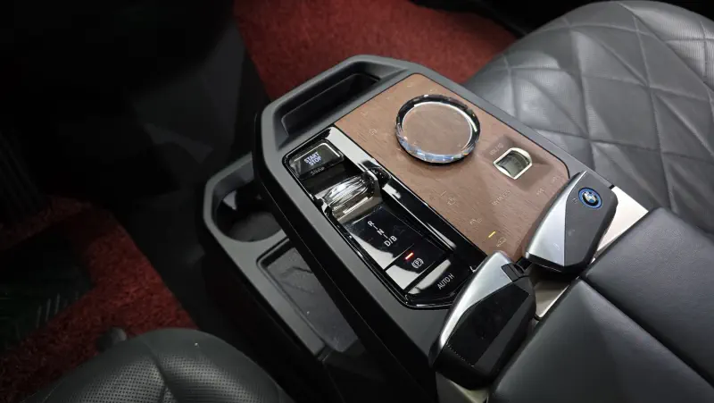 BMW iX