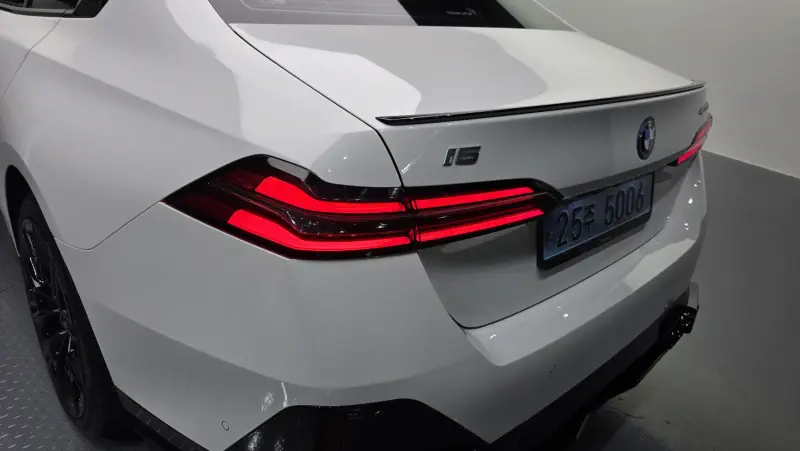 BMW i5