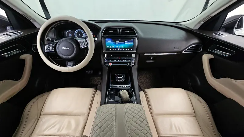 Jaguar F-Pace