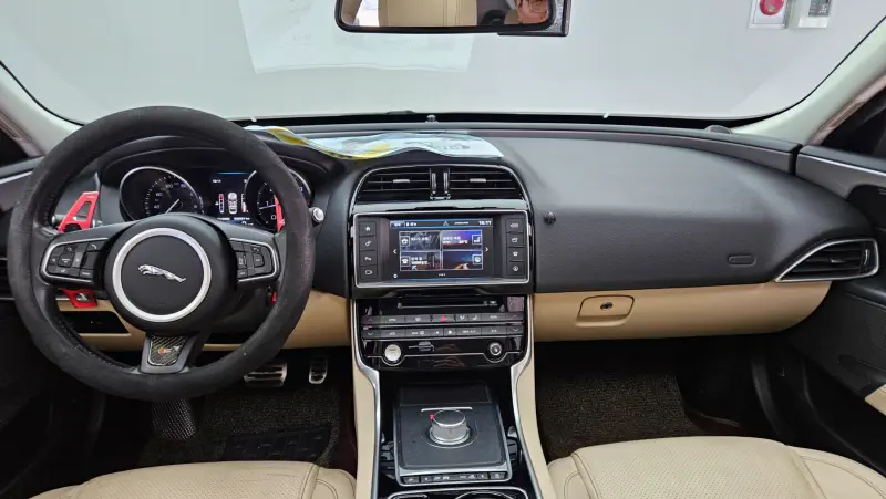 Jaguar XE