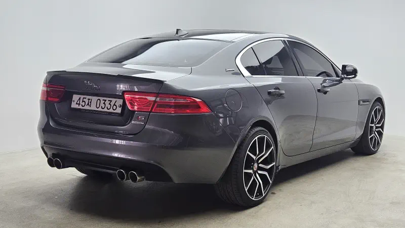 Jaguar XE