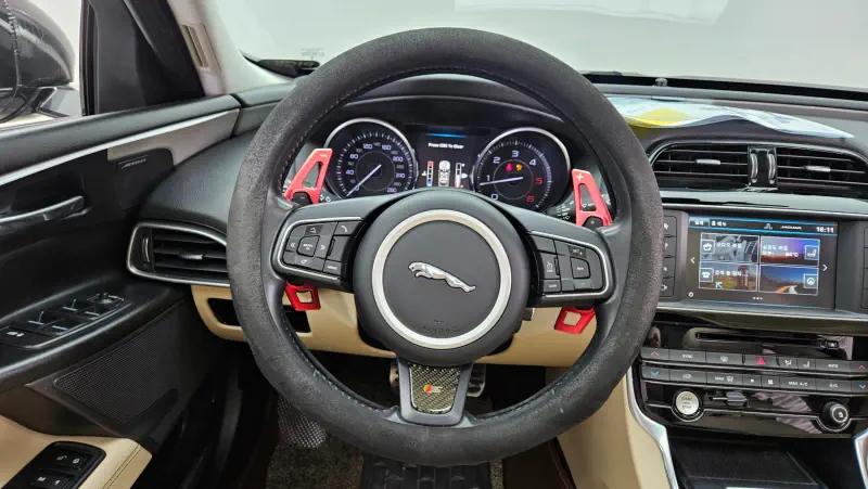 Jaguar XE