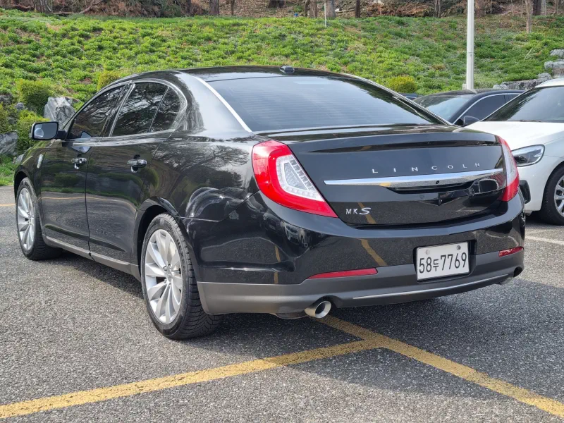 Lincoln MKS