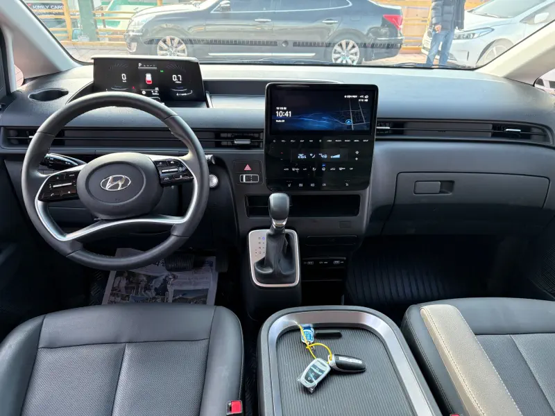 Hyundai Staria