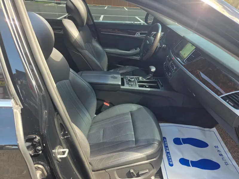Hyundai Genesis