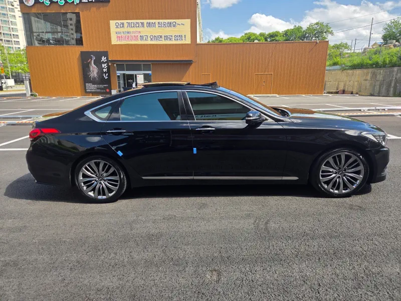 Hyundai Genesis