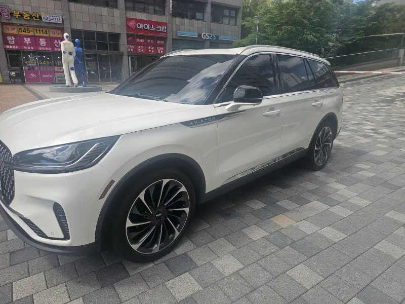 Lincoln Aviator