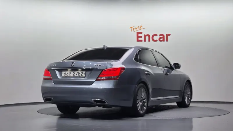 Hyundai Equus