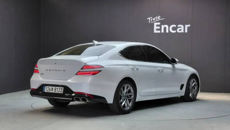 Genesis G70