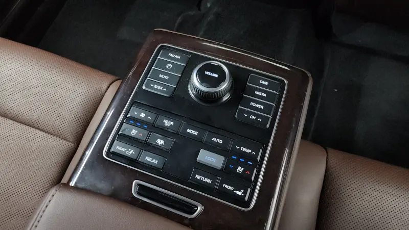 Hyundai Equus
