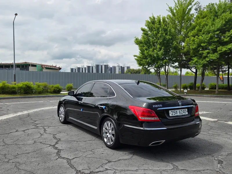 Hyundai Equus