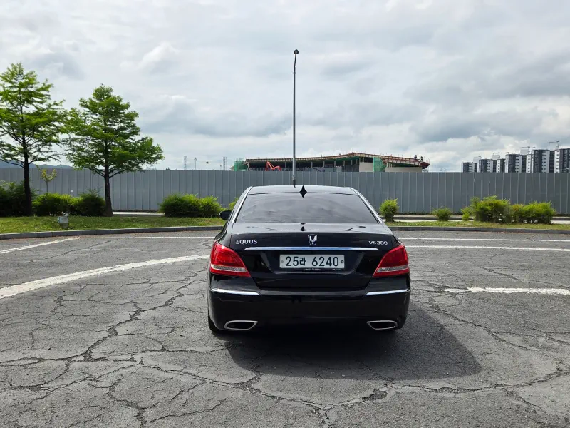 Hyundai Equus