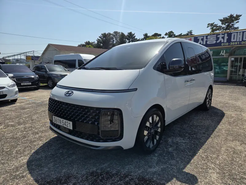 Hyundai Staria