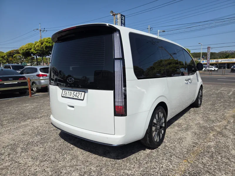 Hyundai Staria