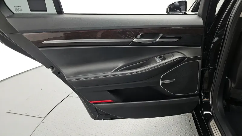 Genesis EQ900