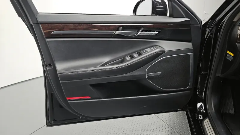 Genesis EQ900