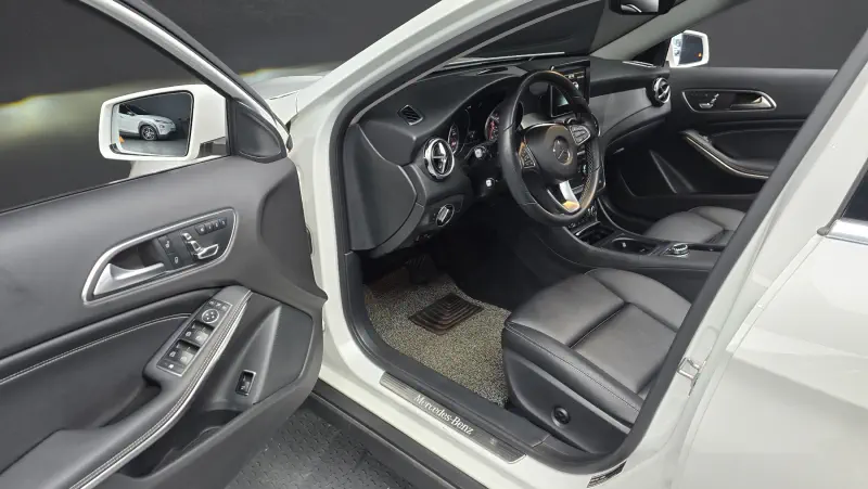 Mercedes-Benz GLA-Class