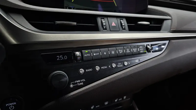 Lexus ES300h