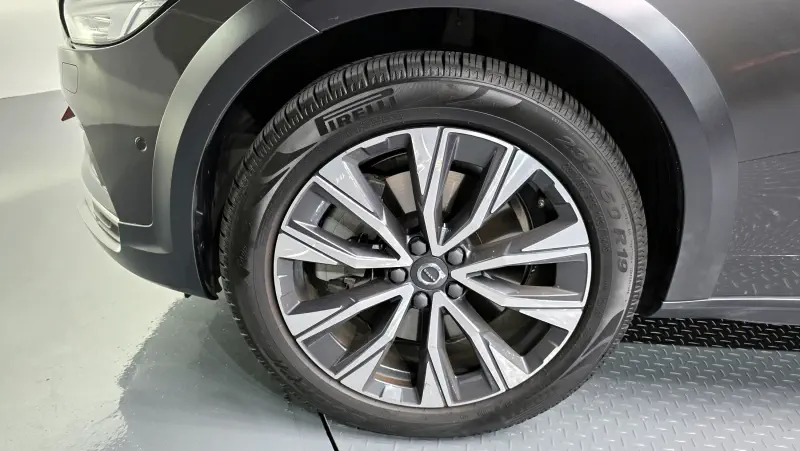 Volvo V90