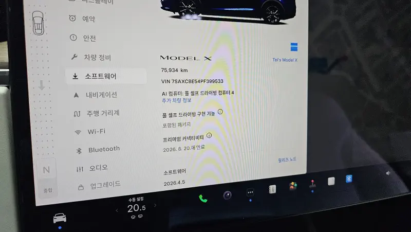 Tesla MODEL X