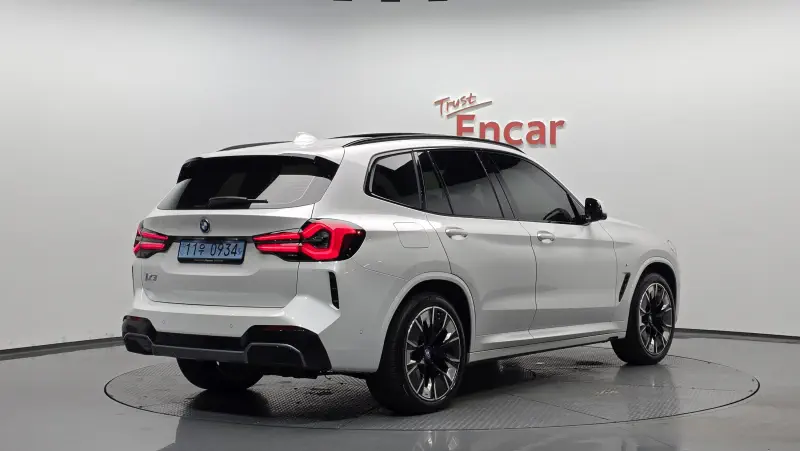 BMW iX3