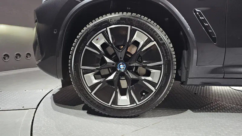 BMW iX3