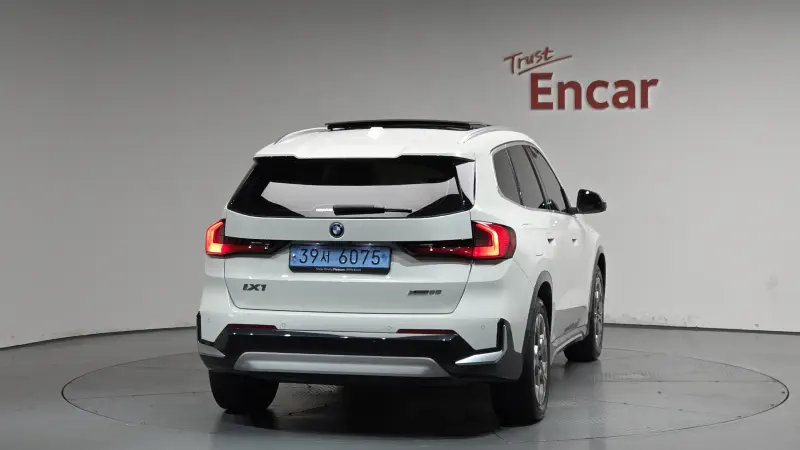 BMW iX1