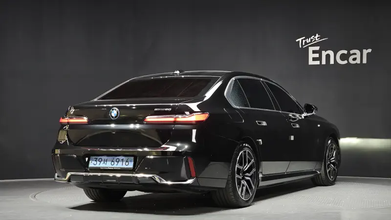 BMW i7