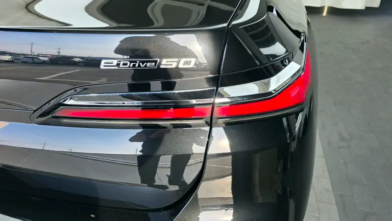 BMW i7