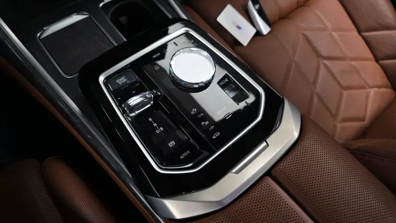 BMW i7