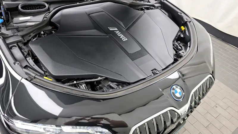 BMW i7