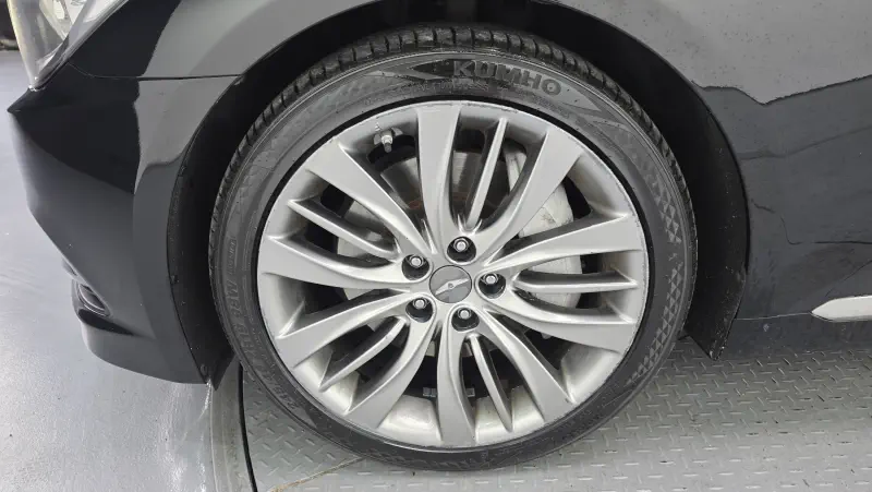 Hyundai Genesis