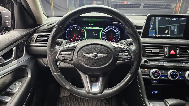 Genesis G70