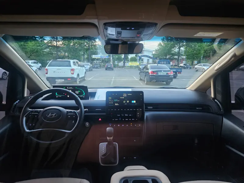 Hyundai Staria