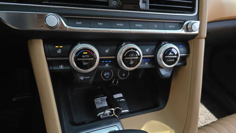 Genesis G70