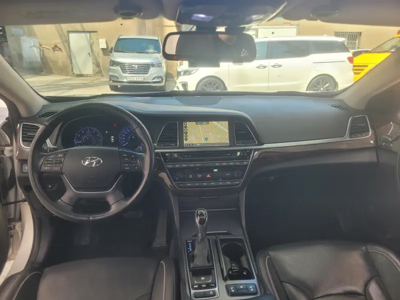 Hyundai Aslan