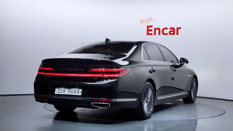 Genesis G90