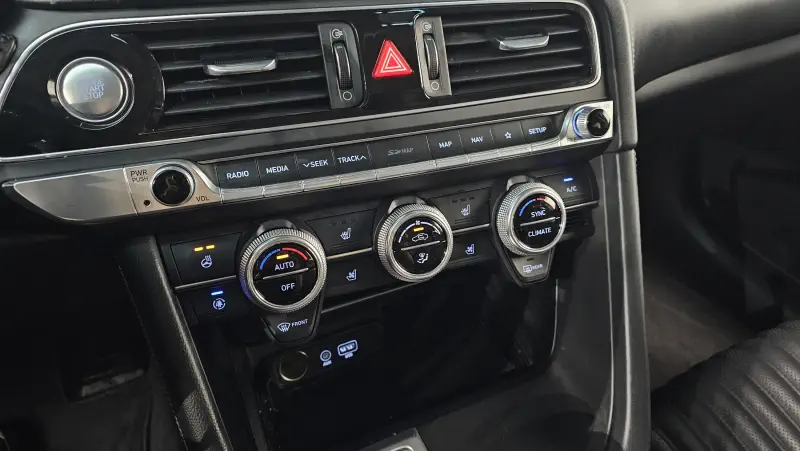 Genesis G70