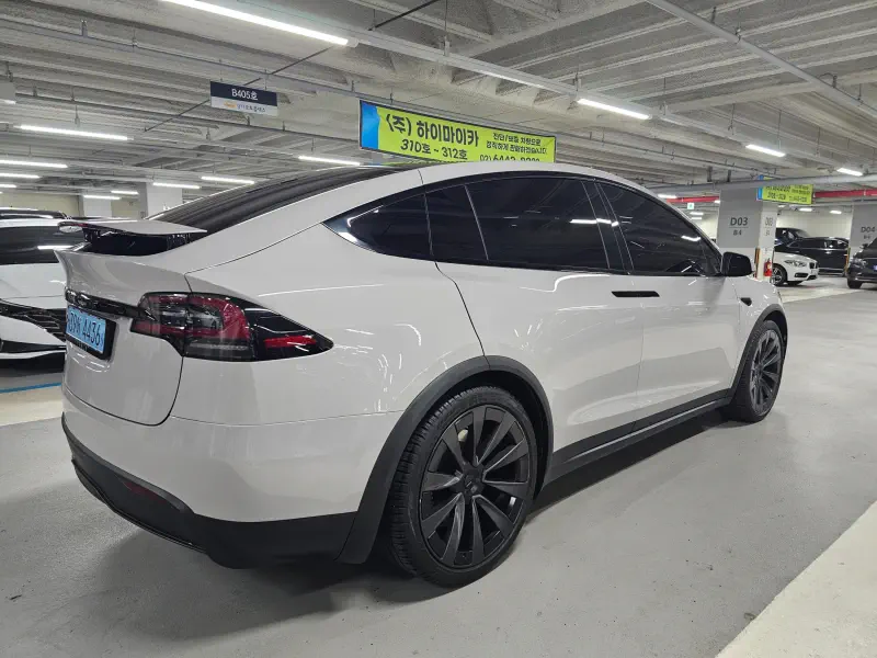 Tesla MODEL X