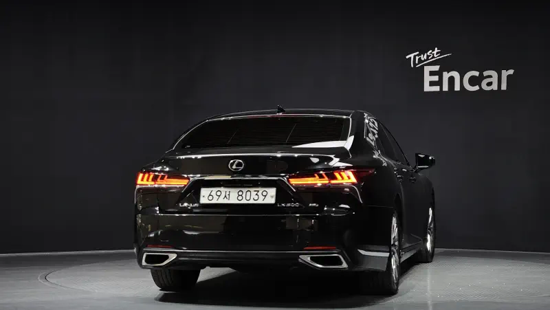 Lexus LS